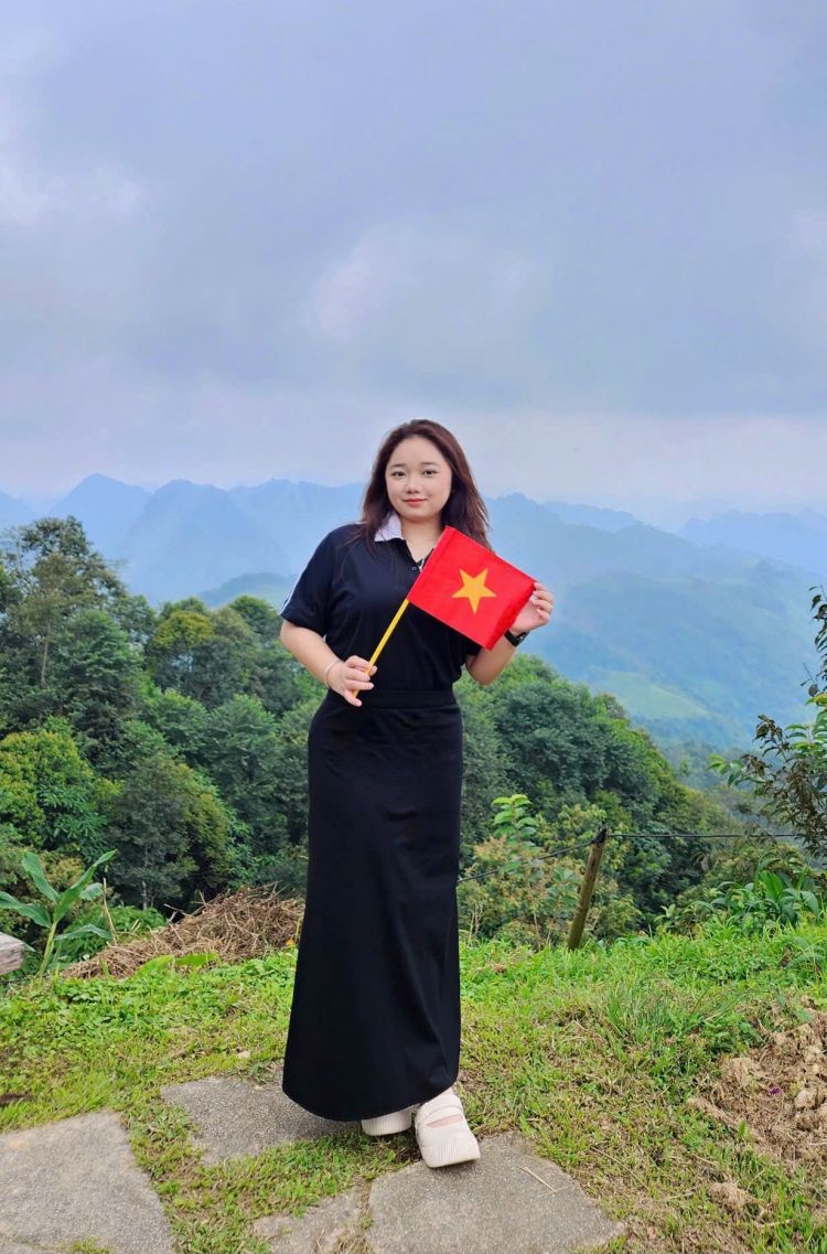 Bao Ngoc hao huc len duong toi TPHCM dip ky niem 50 nam Ngay Giai phong mien Nam, thong nhat dat nuoc (30.4.1975 - 30.4.2025). Anh: Nhan vat cung cap