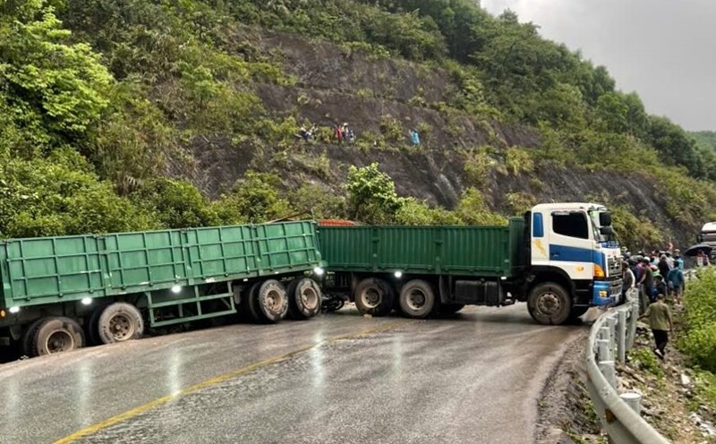 A traffic accident in Minh Hoa district killed a woman. Photo: Van Chuong