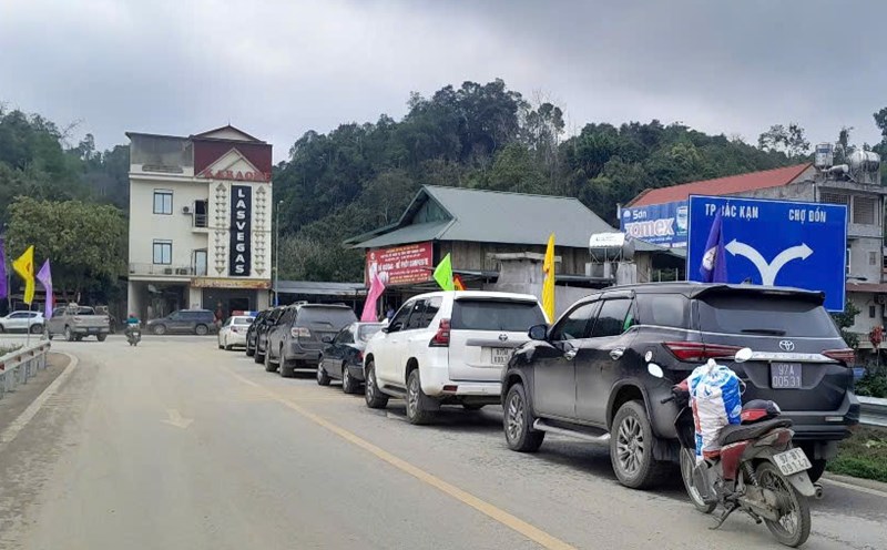 The Chairman of the People's Committee at the commune level was proposed to purchase a car to serve the general work. Illustrative photo: Xuyen Dong