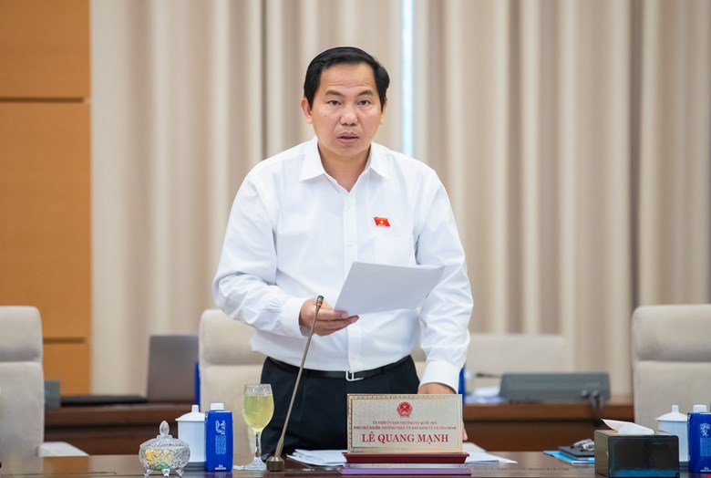 Permanent Deputy Chairman of the Economic and Financial Committee Le Quang Manh proposed to assess the policy impact for the National Assembly to consider and decide. Photo: Quochoi.vn.