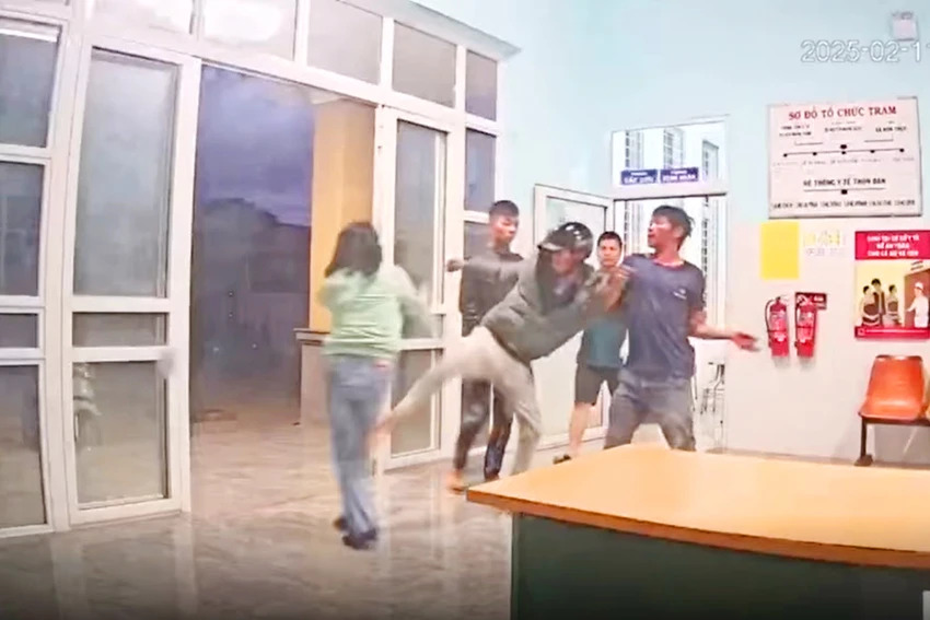 The police prosecuted the two brothers Le and Le for beating and injuring a medical staff member. Photo: Provided by the police