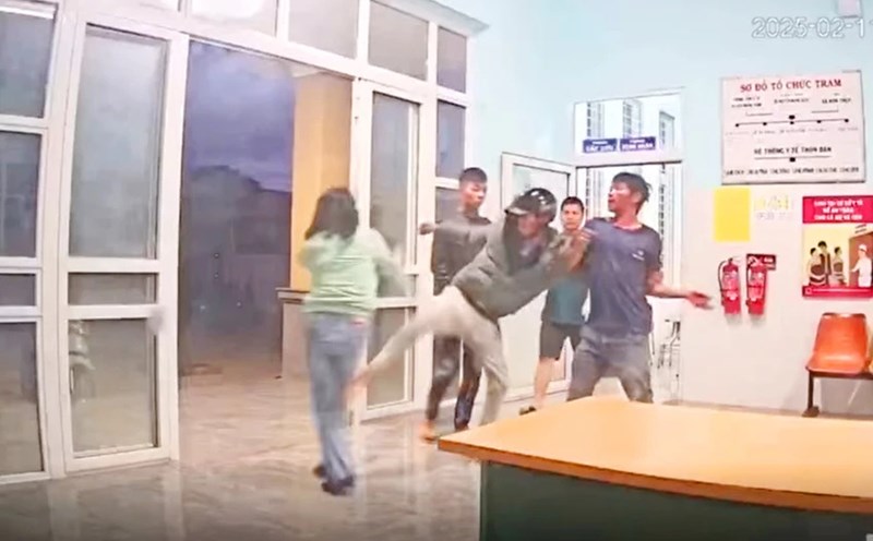The police prosecuted the two brothers Le and Le for beating and injuring a medical staff member. Photo: Provided by the police