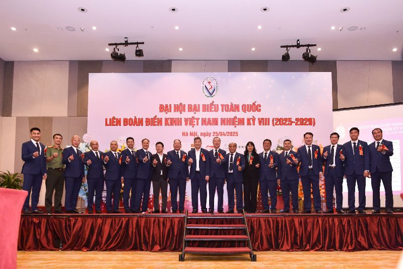 Ban Chap hanh Lien doan dien kinh Viet Nam khoa 8 voi 19 Uy vien ra mat tai Dai hoi sang 25.4. Anh: Manh Cuong
