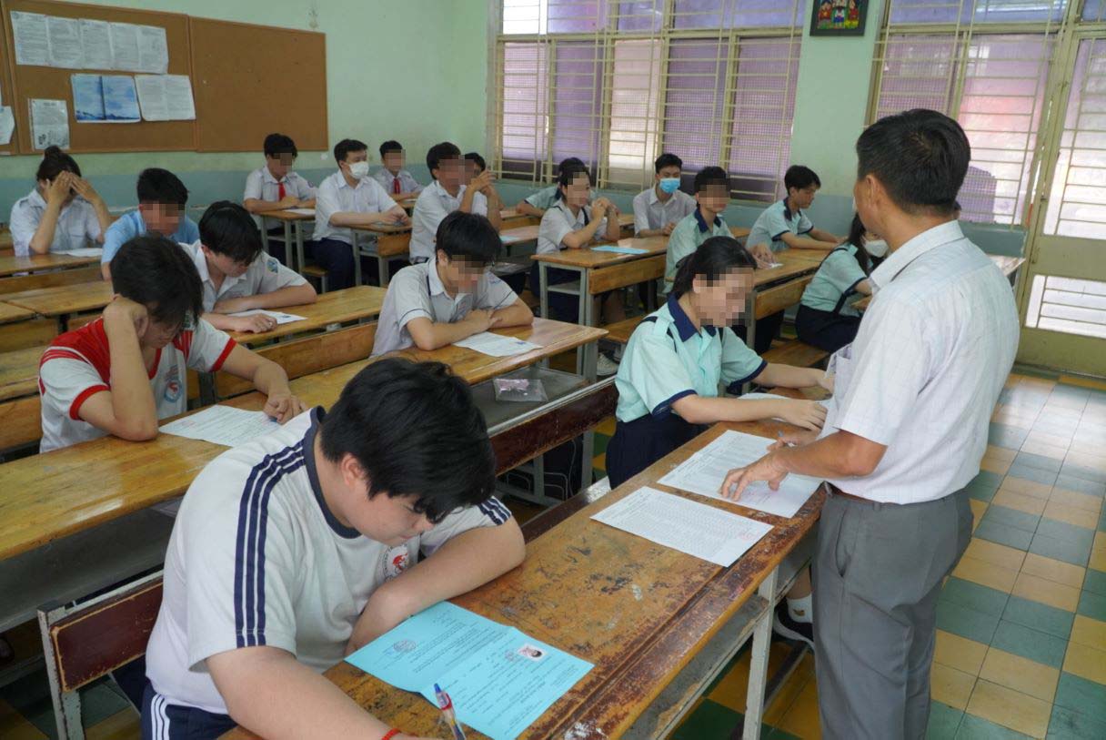 Los maestros de escuelas publicas en la ciudad de HCMC participaron en la encuesta de competencia de ingles del 23 al 29 de abril. Foto: Pies de la bendicion