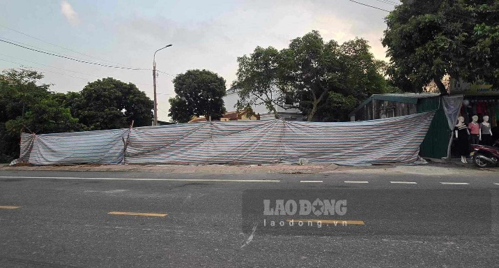 El incumplimiento de la concesion de acceso ilegal a la calle puede ser multado con hasta 40.000.000 de VND. Ilustracion de la pelicula