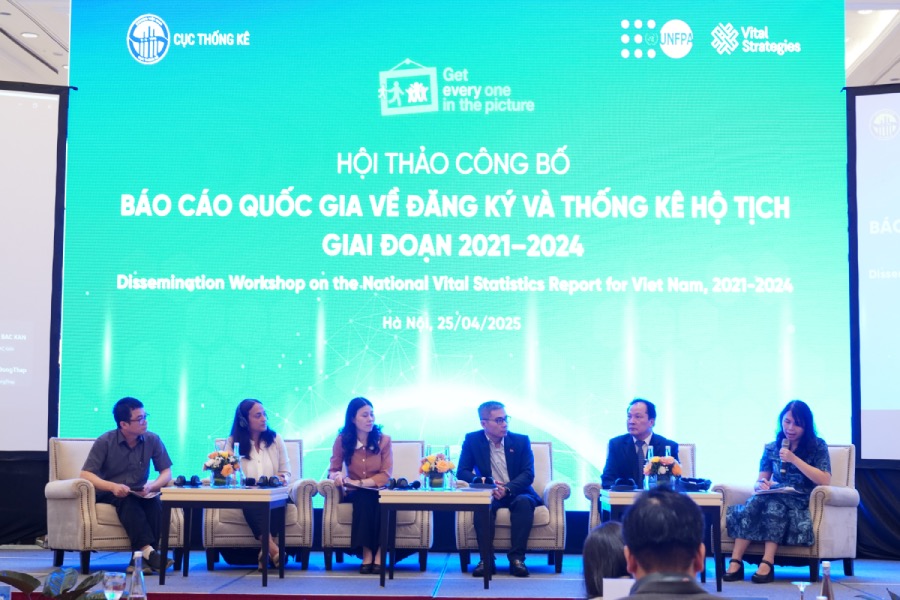 The workshop published the first National Report on civil status registration and statistics for the period 2021 - 2024. Photo: Phuong Anh