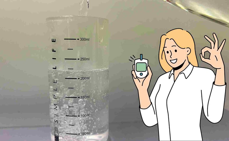 People over 60 years old drink water properly to help stabilize blood sugar. Photo: Thanh Thanh