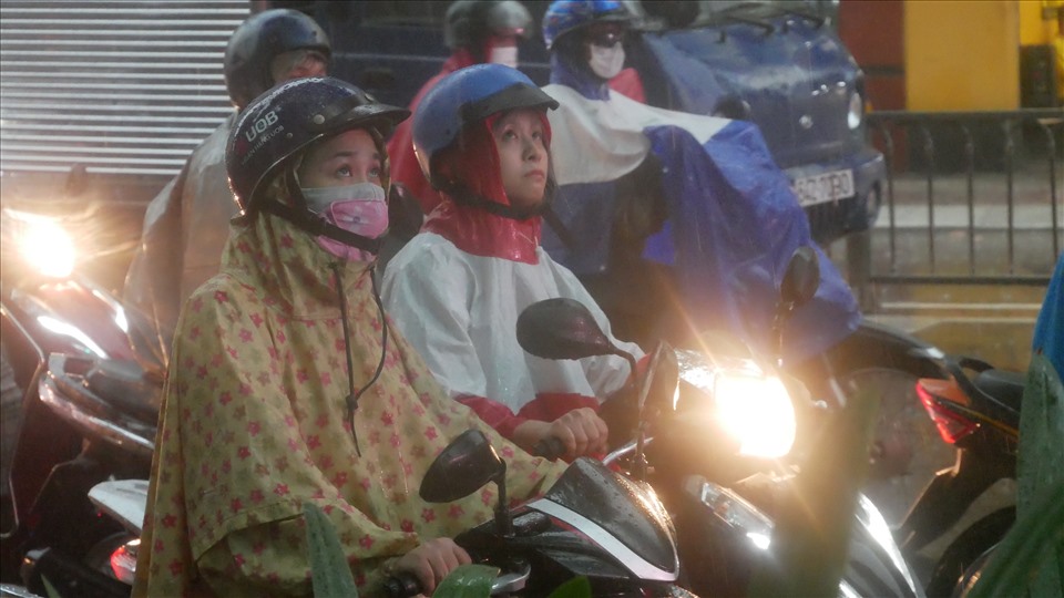 Weather forecast for the South tomorrow evening, April 26, there will be scattered showers and thunderstorms. Photo: Anh Tu