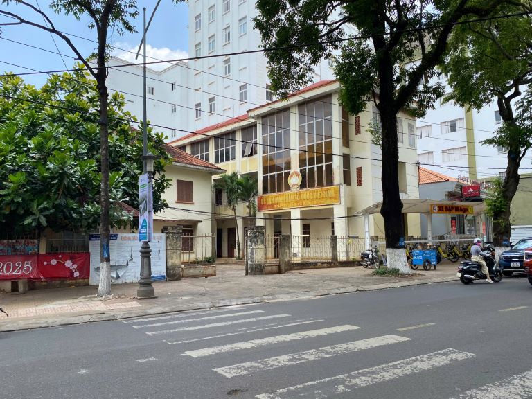 Tru so cu cua Uy ban Mat tran To Quoc Viet Nam tinh Dak Lak tai so 2 duong Quang Trung. Anh: Thanh Quynh