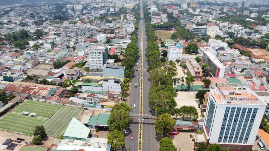 Many works of public property that are abandoned are located on prime land of Buon Ma Thuot City, Dak Lak. Photo: Thanh Quynh
