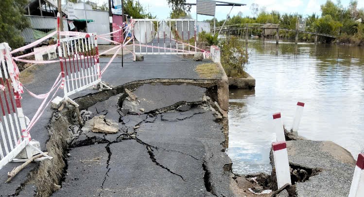 The scene of landslides and subsidence at Bao Tron culvert, Ca Mau province. Photo: Nhat Ho
