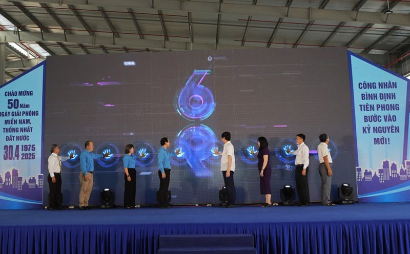 Leaders of the Provincial People's Committee, the Binh Dinh Provincial Federation of Labor and enterprises participated in the Launching Ceremony of Workers' Month 2025. Photo: Binh Dinh Trade Union