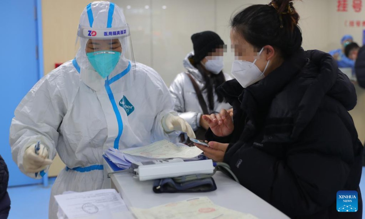 The woman knew her husband was seriously ill, immediately disappeared, and blocked all communication. Only her husband's sister took care of him. Illustrative photo: Xinhua