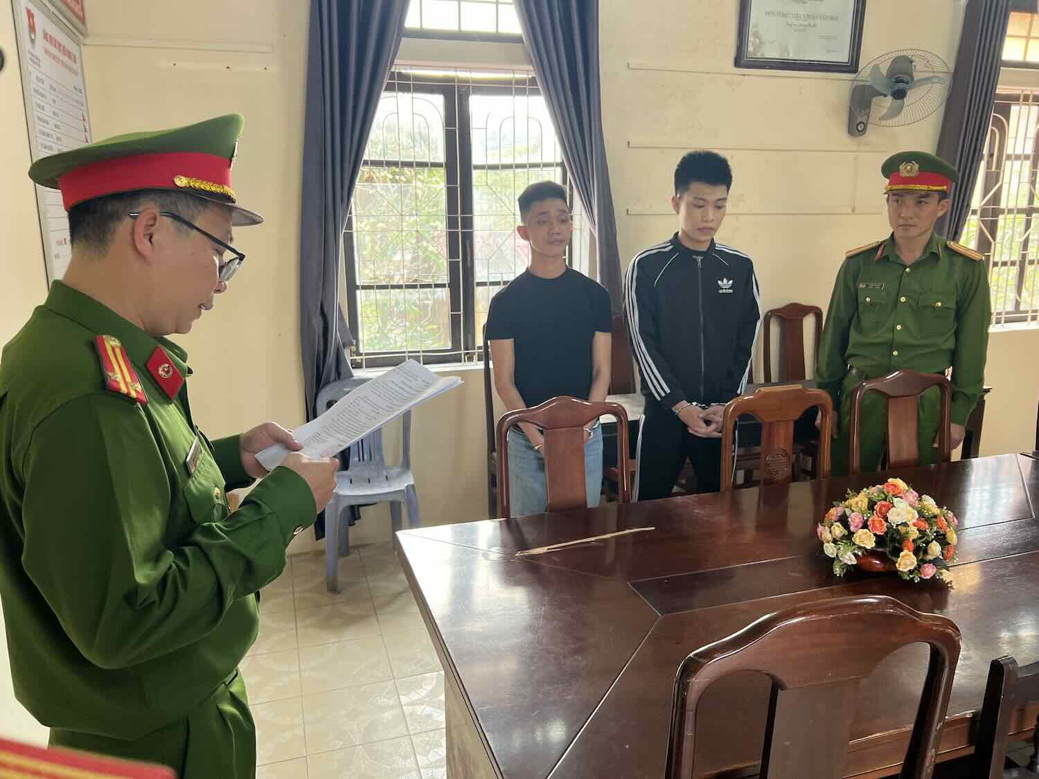 Hai đối tượng bị khởi tố. Ảnh: Trần Hồng