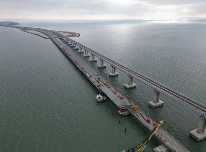 Las autoridades de Moscu acusan a Ucrania de atacar repetidamente el puente que une la peninsula de Crimea con Rusia. Imagen de la agencia Xinhua