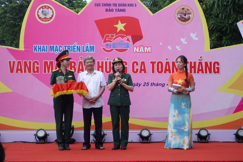 Los veteranos, los familiares de los combatientes que participaron en la batalla en el area del Distrito 5 han donado objetos al Museo del Distrito 5. Imagen de la pagina web de la Universidad de Hong Kong