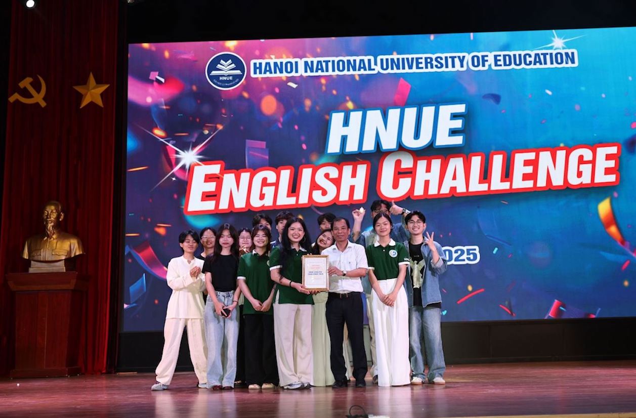 Sinh vien khoa Sinh hoc danh giai Nhat cua cuoc thi. Anh: Thanh Tung