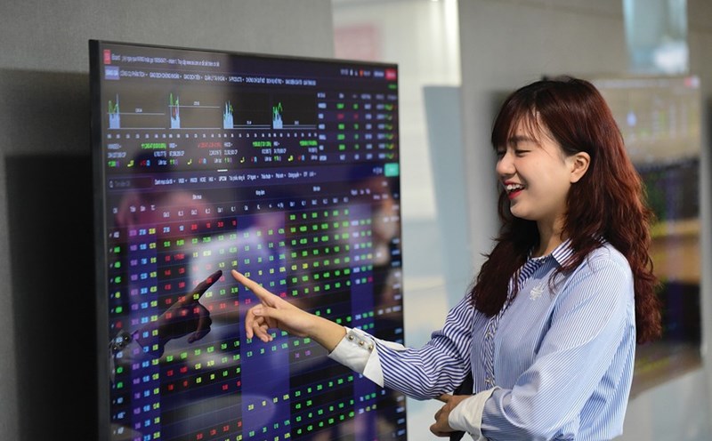 The stock market is maintaining a good upward momentum. Photo: Le Toan