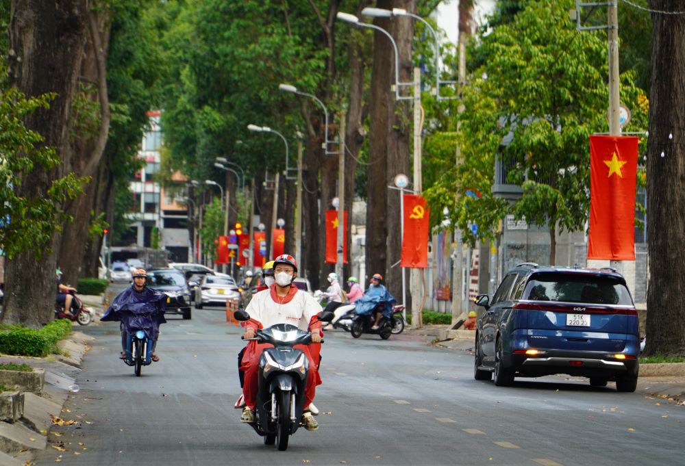 Du bao thoi tiet ngay mai 26.4, Bac Bo giam mua trong khi Nam Bo co mua rao, dong rai rac. Anh: Minh Tam