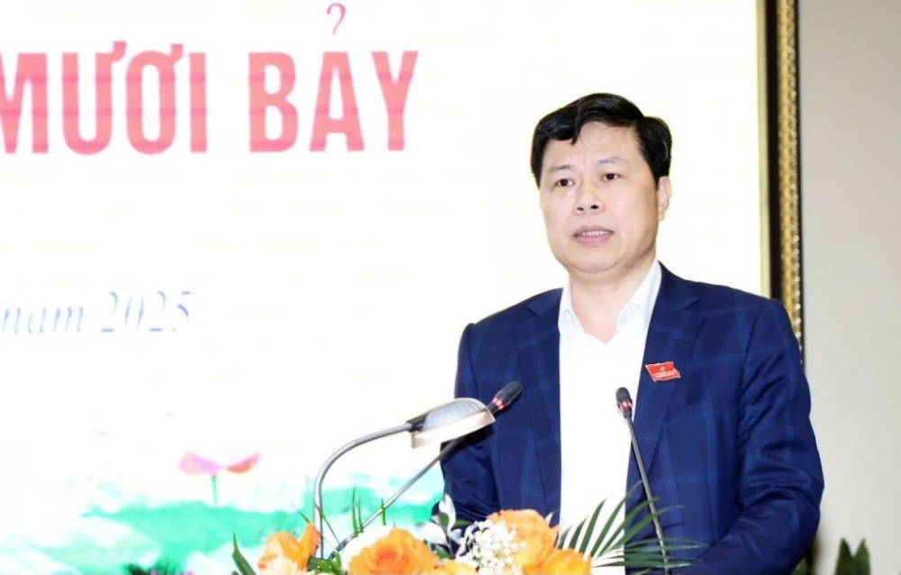 Comrade Tran Quoc Toan, Standing Deputy Secretary of the Provincial Party Committee, Chairman of the People's Council of Hung Yen province spoke at the meeting. Photo: Hoang Ben