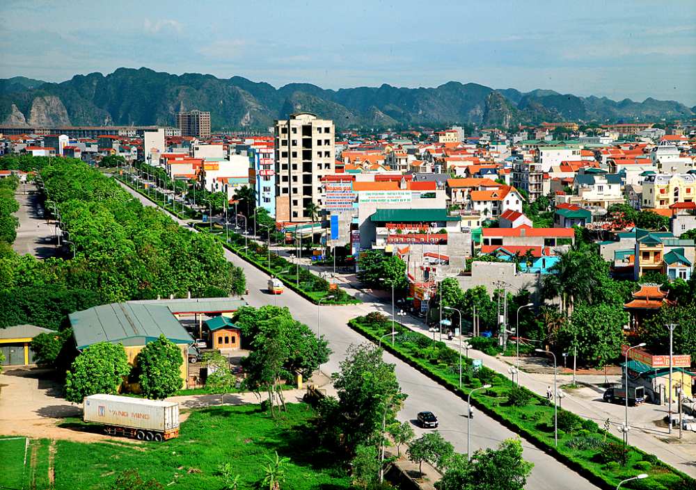 The Politburo and the Secretariat will appoint secretaries and deputy secretaries of provincial and municipal Party committees after the localities complete the merger. In the photo is a corner of Hoa Lu city, Ninh Binh. Photo: VGP
