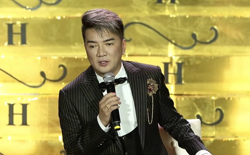 Dam Vinh Hung. Photo: Bao Nhan Film crew.