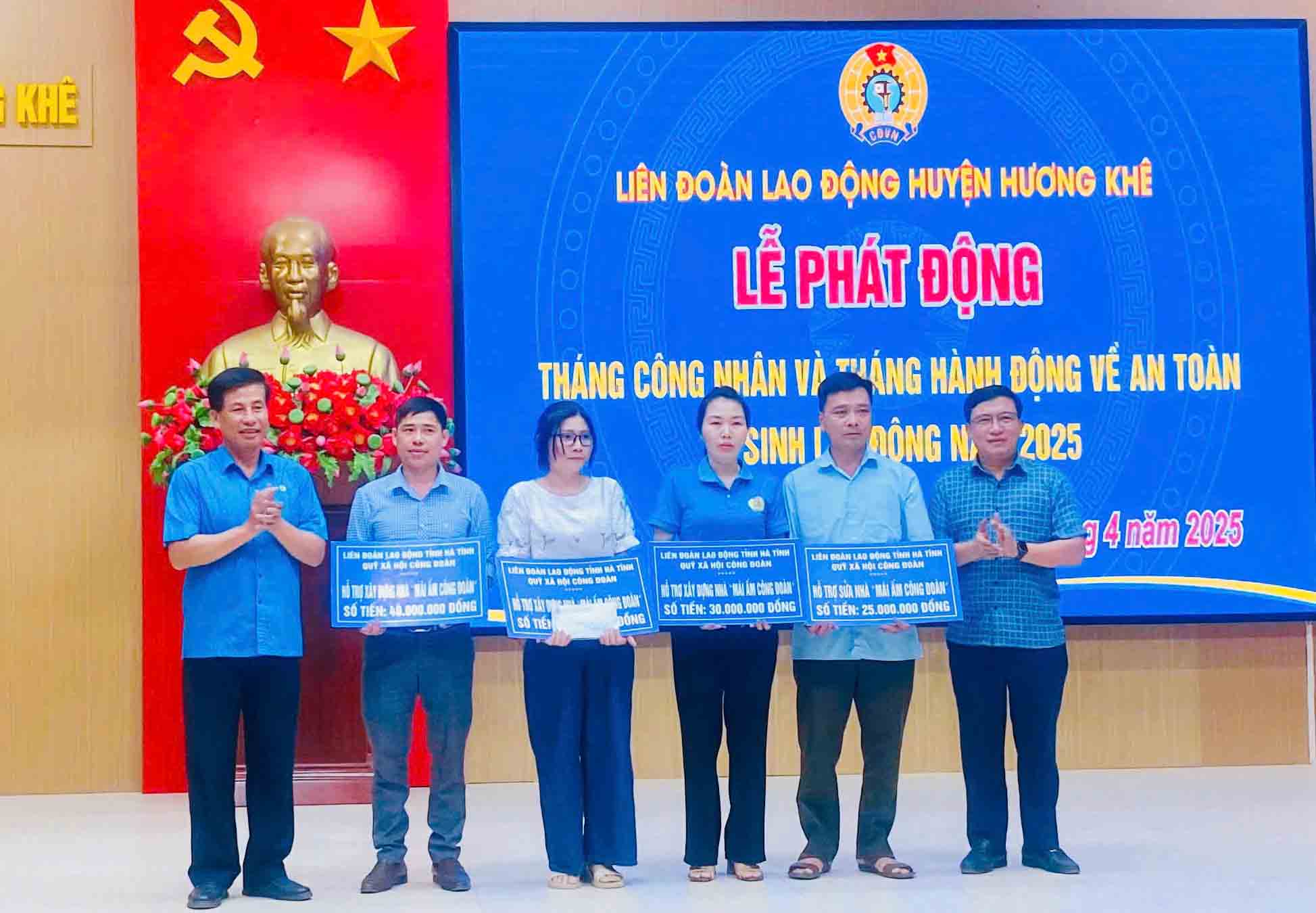 Providing support to build a union shelter for union members and workers in difficult circumstances in Huong Khe. Photo: Huong Thuy.