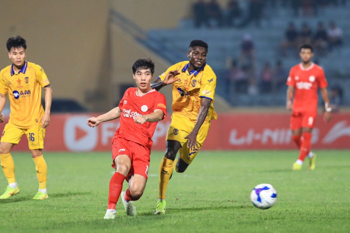 The Cong Viettel beat Song Lam Nghe An 1-0 in round 20 of V.League. Photo: Minh Dan
