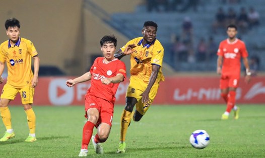 Thể Công Viettel thắng Sông Lam Nghệ An 1-0 tại vòng 20 V.League. Ảnh: Minh Dân