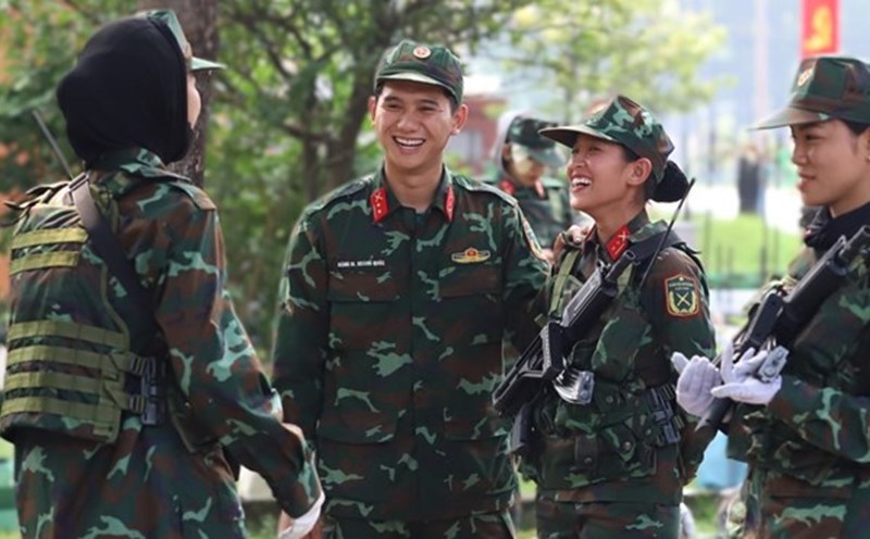 Rewarding individual officers with outstanding service achievements, if they simultaneously meet the following criteria: Comply with the Party's guidelines, policies and laws of the State, discipline of the Army and regulations, rules and regulations of the unit. Illustrative photo: Anh Tu