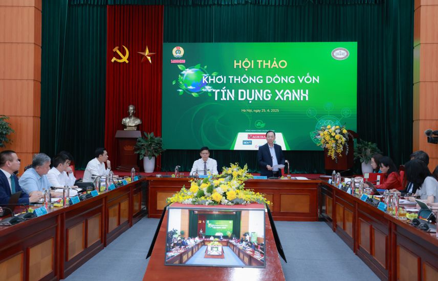 Pho Thong doc Thuong truc Ngan hang Nha nuoc Dao Minh Tu cho rang, ti le tin dung xanh van con rat khiem ton so voi tiem nang va yeu cau phat trien hien nay. Anh: Hai Nguyen