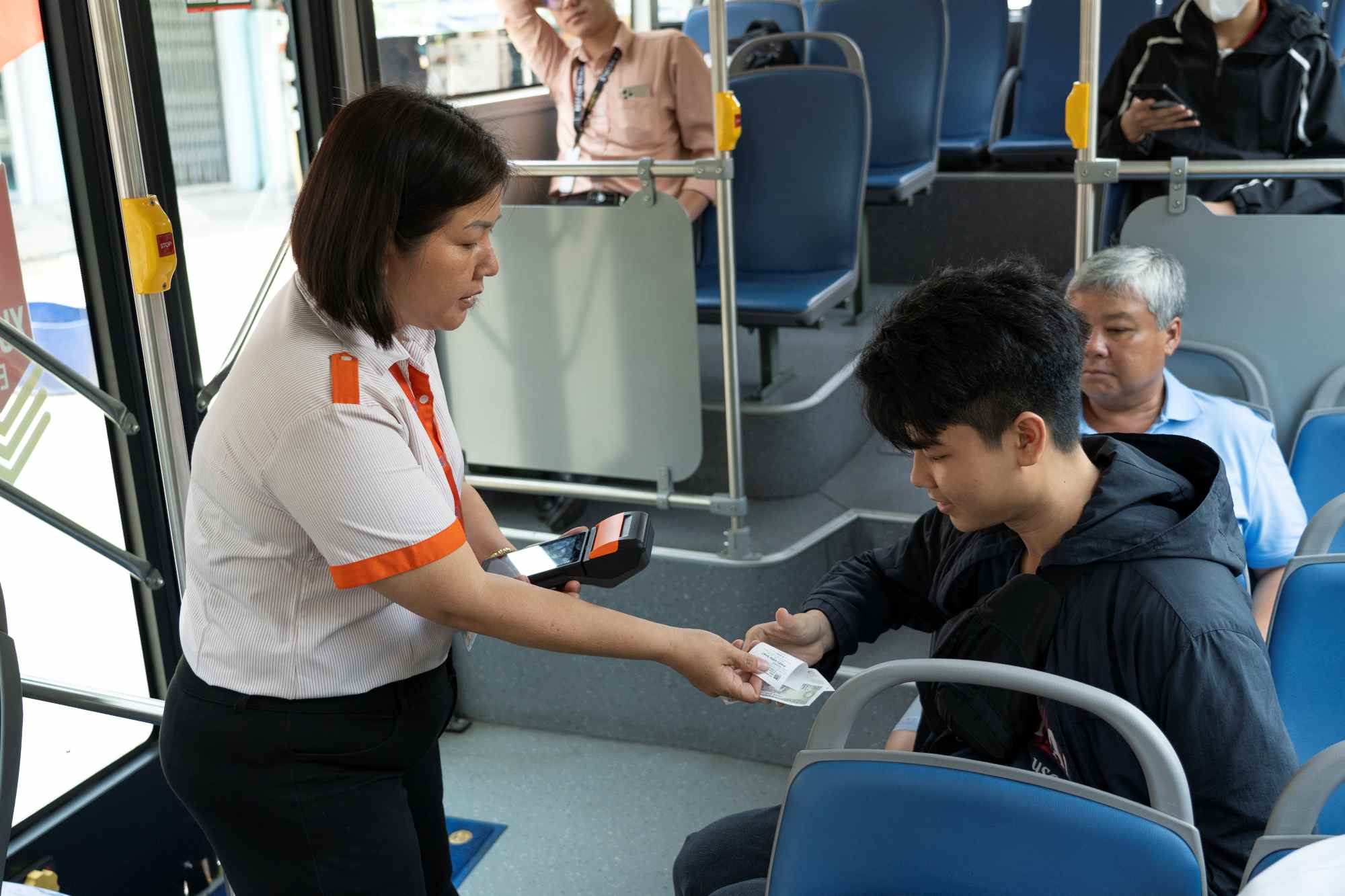 Khách đi xe buýt Phương Trang ở TPHCM sẽ được miễn phí vé trong ngày 30.4 và 1.5.  Ảnh: Phương Trang