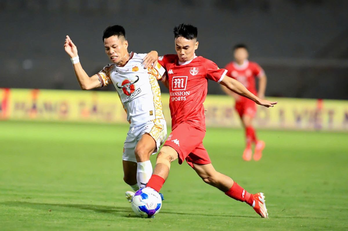 Hoang Anh Gia Lai will have a difficult match when meeting Hai Phong (red shirt) at home. Photo: VPF