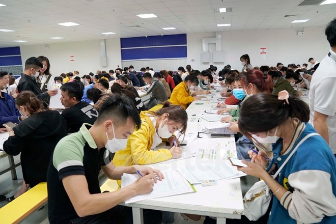 La empresa Luxshare ICT Nghe An (de la Zona Industrial VSIP Nghe An) premio con 9 millones de dongas a cada nuevo empleado. Imagen: El diamante ingles