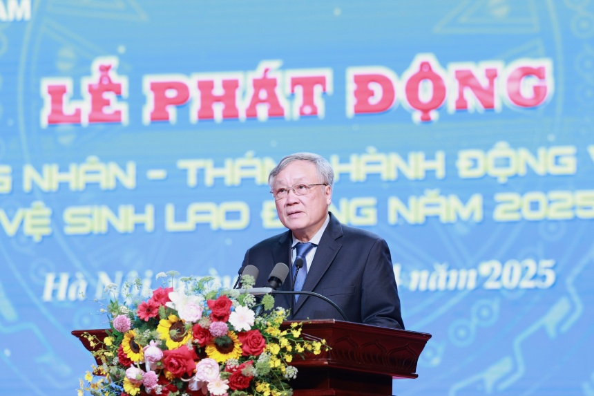 Mr. Nguyen Hoa Binh - Politburo member, Permanent Deputy Secretary of the Government Party Committee, Permanent Deputy Prime Minister - gave a speech at the launching ceremony. Photo: Hai Nguyen