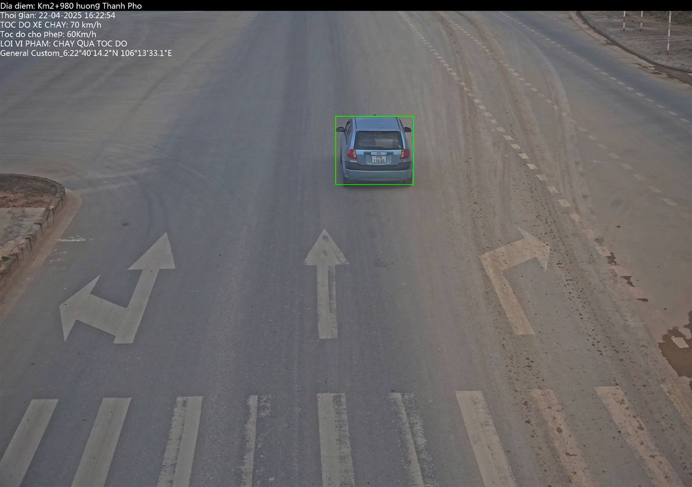 El autobus maritimo control 11A-116.60 viola el exceso de velocidad en el Km 2+980, en la carretera de Vo Nguyen Giap hacia la ciudad de Cao Bang, fue multado por frio. Imagen: Policia de alto rango