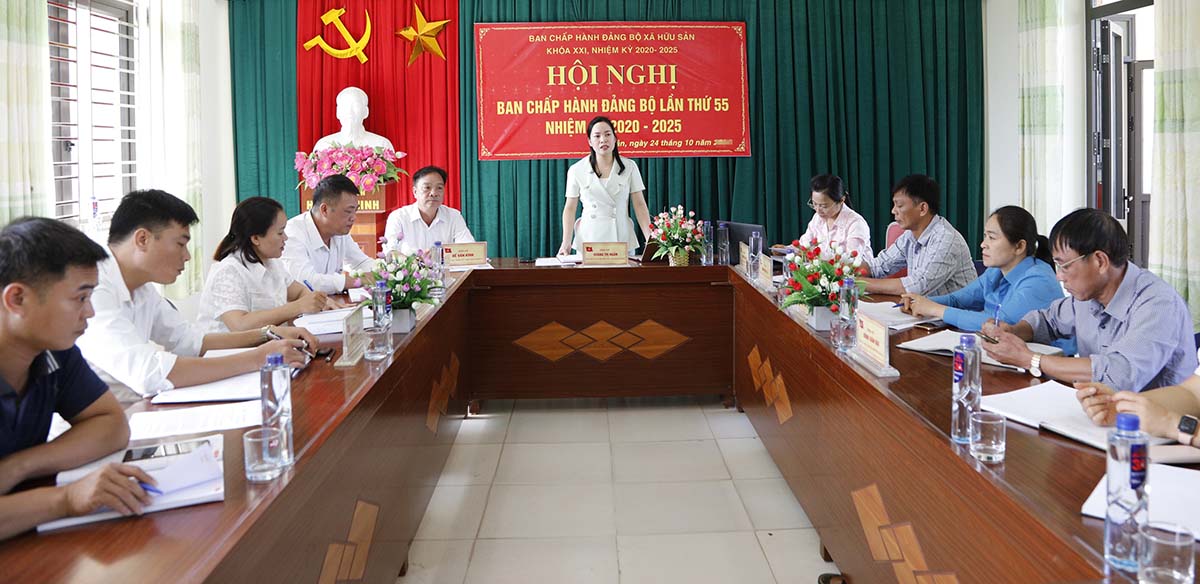 El comite organizador central acaba de emitir orientacion sobre criterios y criterios con el titulo de lideres del Comite del Partido de la Comuna despues de organizar y fusionarse. En la foto se encuentra la 55ª Conferencia del Comite Ejecutivo del Partido, Huu San Comuna, distrito de Son Dong, provincia de Bac Giang. Obra de arte: bacgiang.gov.vn