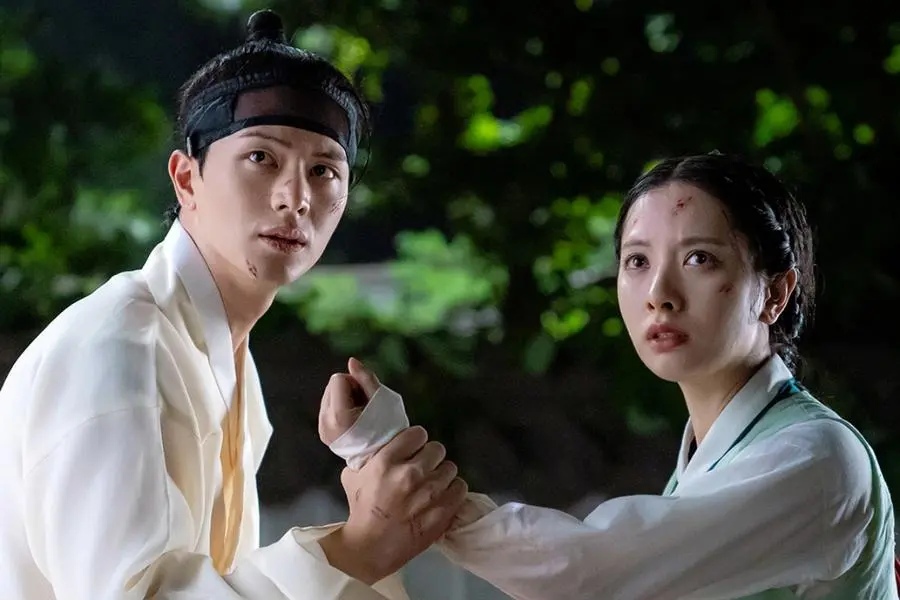 Actors of the film The dark Palace. Photo: Producer/Net Netflix