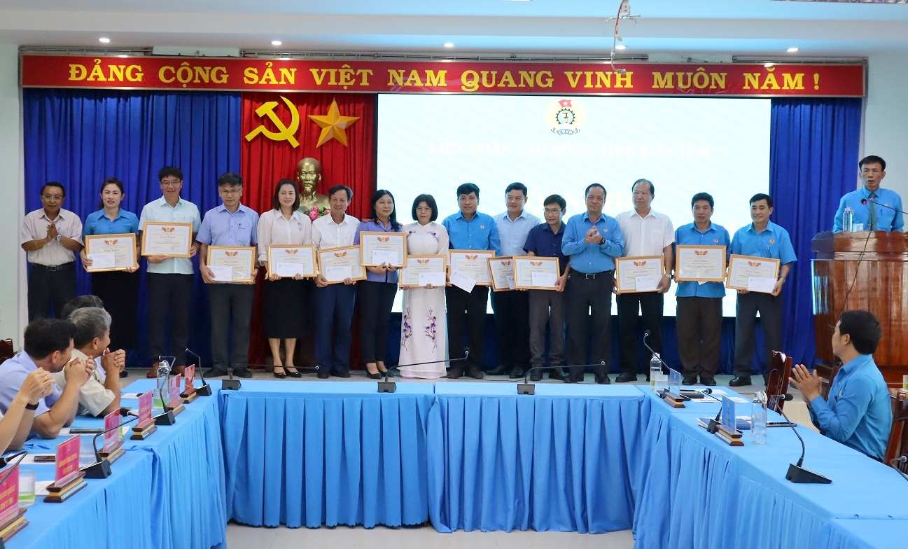 Elogiar a los colectivos representativos que realizan el movimiento de construccion de instituciones, unidades y empresas con estandares culturales, para el periodo 2023-2024. Imagen: El dinero rojo