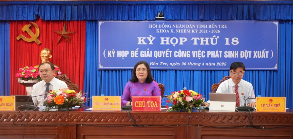 Ky hop thu 18 cua HDND tinh Ben Tre. Anh: Thanh Nhan