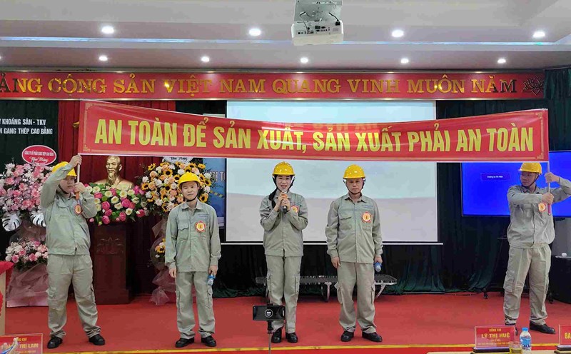 The Cao Bang Provincial Federation of Labor has just launched the Workers' Month - Month of Action on occupational safety and health. Photo: Tan Van