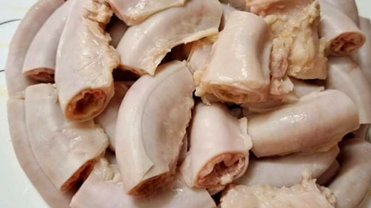 Eating a lot of animal organs is at risk of vitamin A excess. Photo: THU THAIO