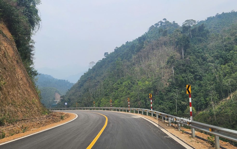 Tuyen duong 2.300 ti dong noi TP Bac Kan - ho Ba Be da co ban hoan thien. Anh: Nguyen Hoan.