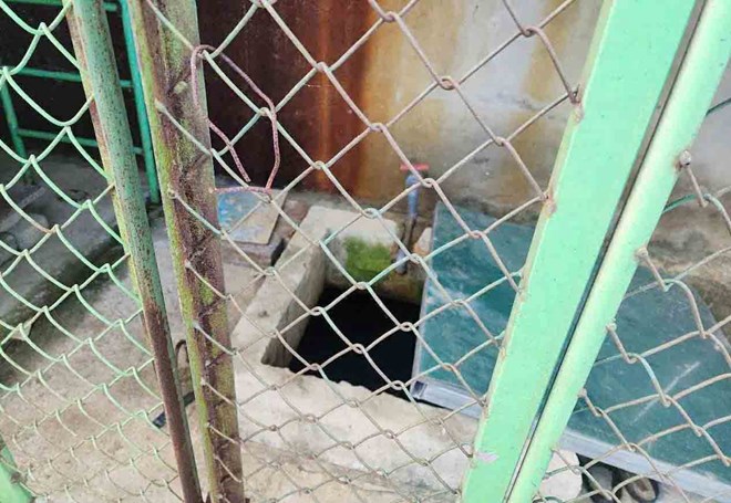 El tanque de la escuela infantil de Jincheng donde un niño de 5 años se cayo y se ahogo. Foto: El jefe de la policia.