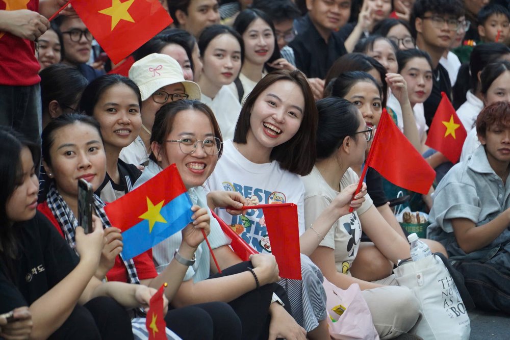 Many young people in Ho Chi Minh City stay up all night, waiting to watch the April 30 parade