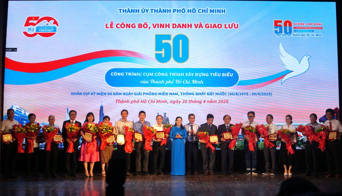 The ceremony to announce, honor and exchange 50 typical works and clusters of construction in Ho Chi Minh City, on April 26. Photo: Thanh Chan