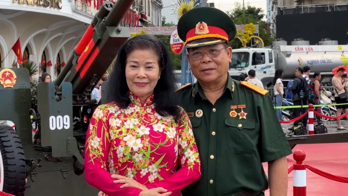 La gente esta emocionada, esperando la fiesta del 30 de abril. Foto: Como el cuello