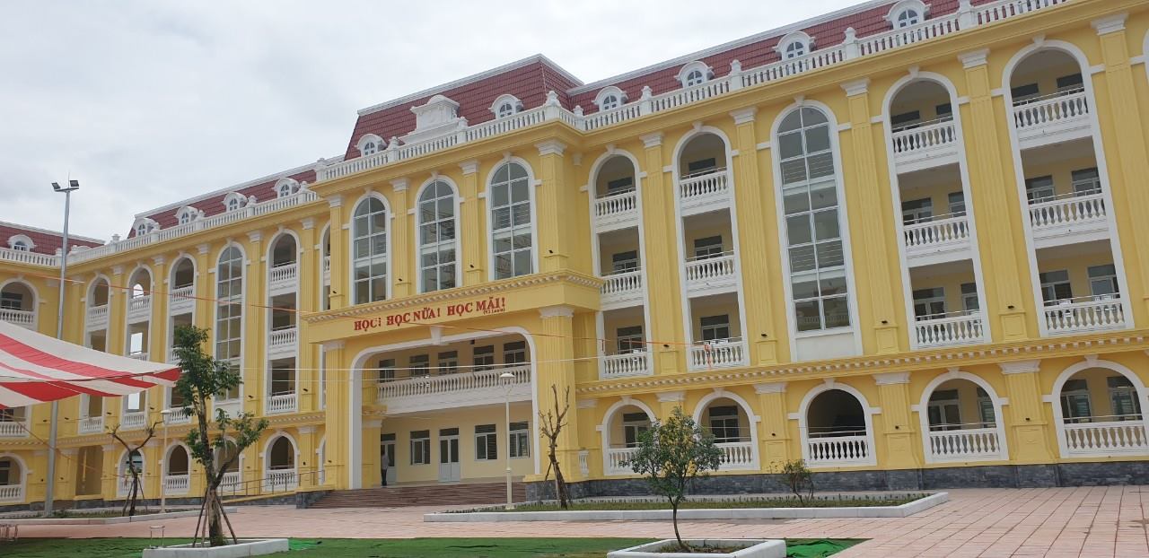 En los ultimos años, la provincia de Quang Ninh ha invertido mucho en instituciones educativas y ha implementado politicas para el personal docente. Imagen de Nguyen Hung