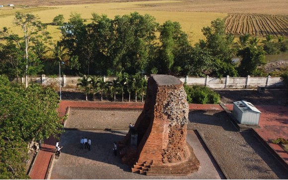 El sitio arqueologico de Vinh Hung, distrito de Vinh Lai, provincia de Ba Lai. Imagen de un lago en Japon