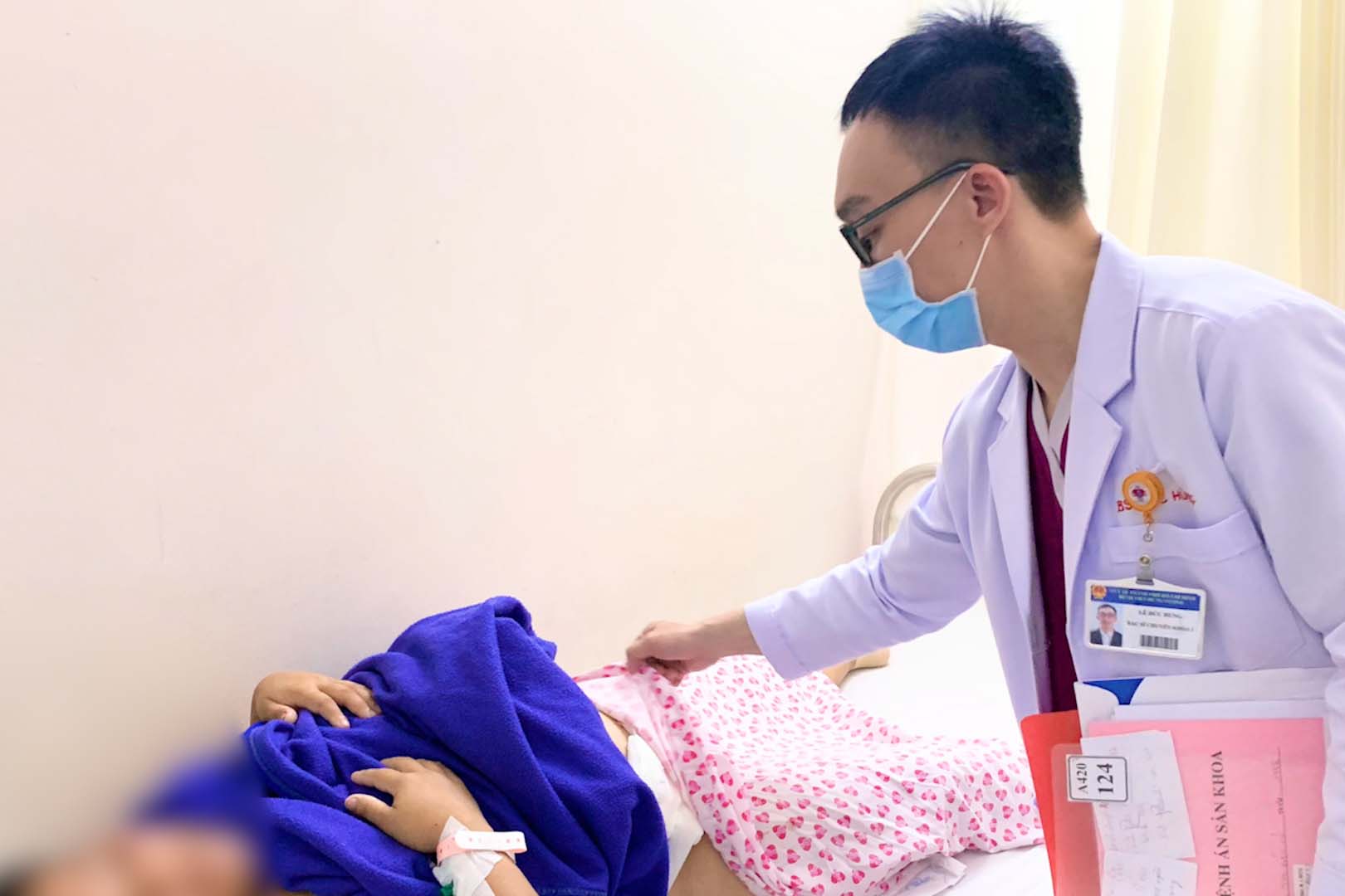 After cesarean section, nutrition plays an extremely important role, helping mothers recover their health and heal wounds faster. Photo: Thien Chuong (CTV)